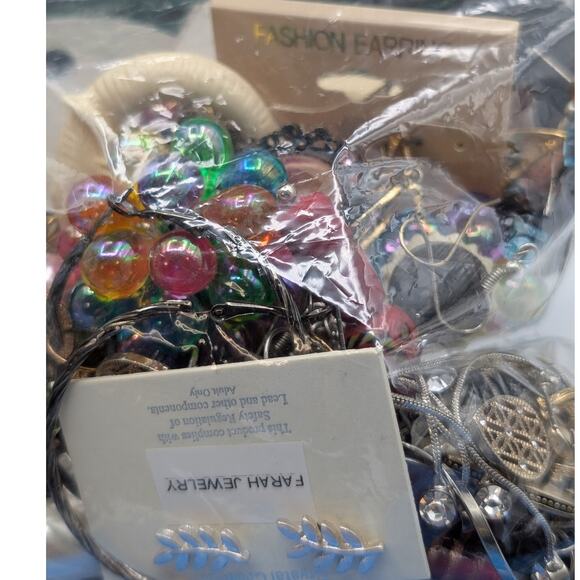 Bag Of Pierced Earrings Wearable to Excellent Condition - Picture 2 of 8